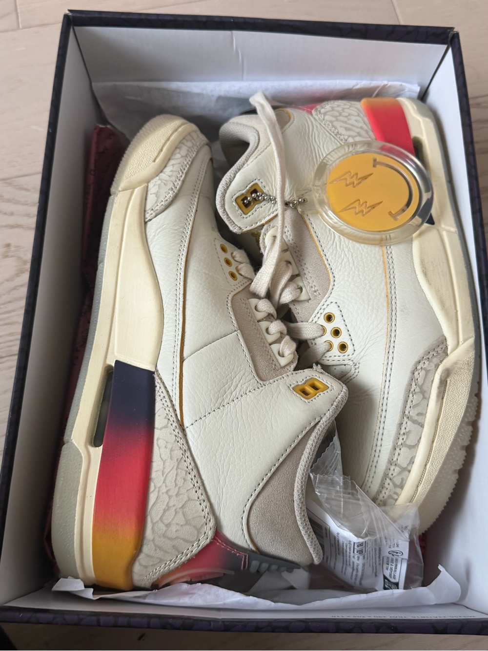 Men's Cream Retro Basketball Sneakers with Yellow Accent